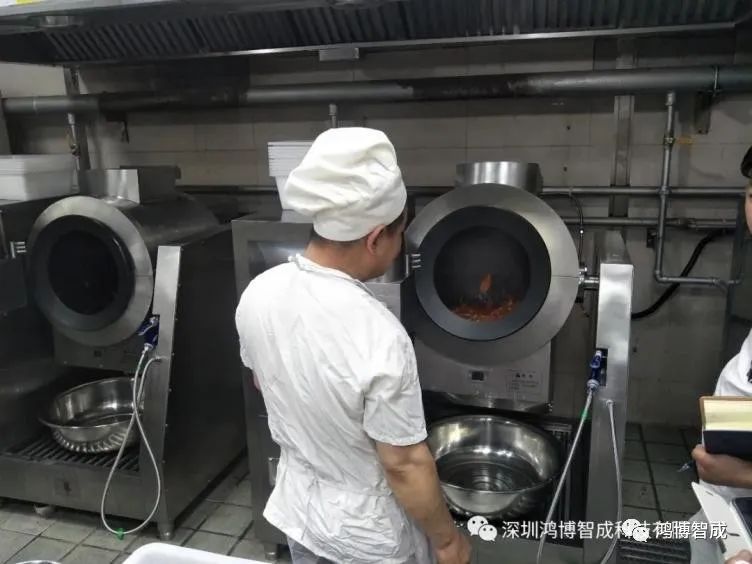 智能炒菜机器人出现后，米其林三星大厨开始慌了